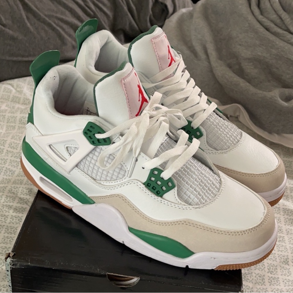 Jordan 4 SB